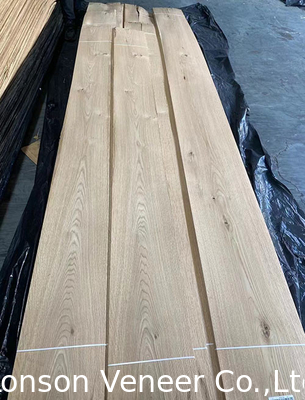2.0mm Knotty White Oak Wood Veneer বিভিন্ন স্টাইলের পণ্য স্টক আছে